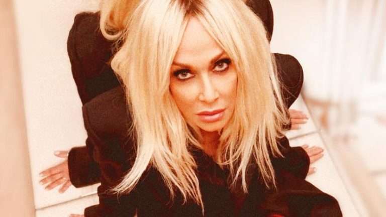 Η Άννα Βίσση Παρουσιάζει την «Εξαίρεση» που Κυκλοφορεί από την Panik Gold και Συνεχίζει το Σερί των Μεγάλων Επιτυχιών της που Ακούγονται με Πάθος [Official Music Video]!