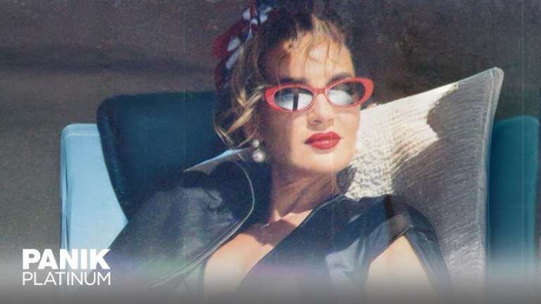 Ria ellinidou deka san esena